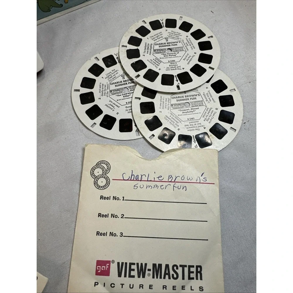 Vintage GAF View master Red & White With Blue Handle & 3 Sets of Reels